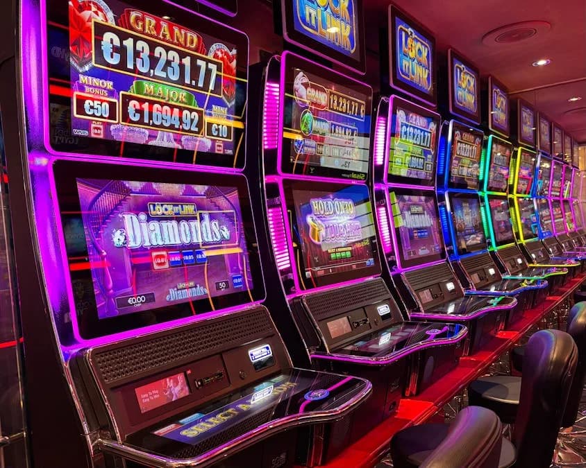Wanted Dead or a Wild (Hacksaw Gaming) at HOYY — 12,500× ceiling, three-feature Western thrill PH hunters keep talking about