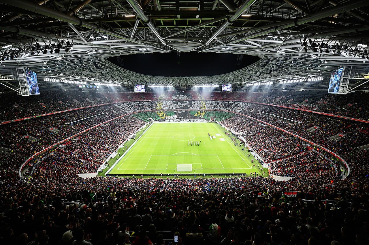 Biên niên 8 chung kết Champions League fan Việt từ 1999 tới Budapest 2026
