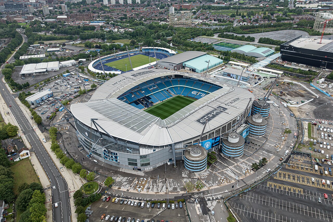 Sân Etihad của Manchester City trước cuộc đua vô địch Premier League 2025-26