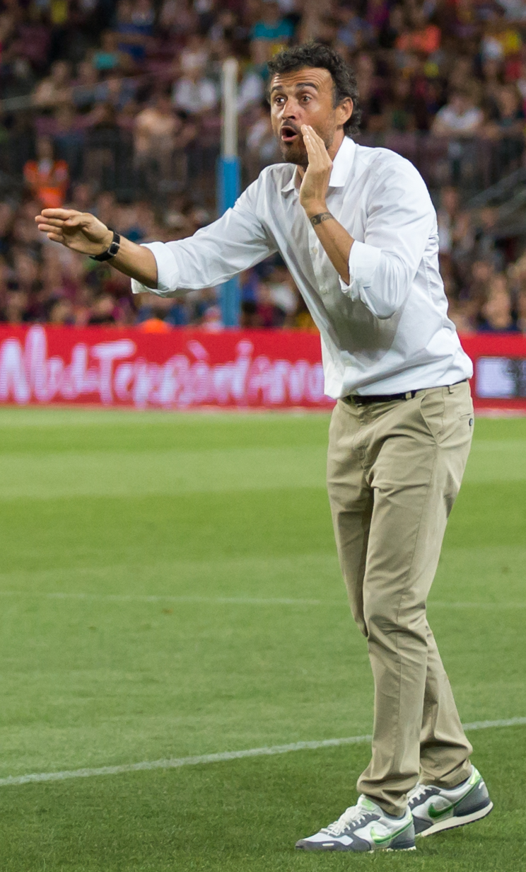 Luis Enrique trên đường biên dẫn dắt PSG trước thềm chung kết Champions League Budapest 30/5/2026