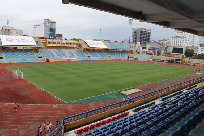Sân Hàng Đẫy chuẩn bị cho trận CAHN vs Thanh Hóa vòng 23 V-League 19h15 17/5
