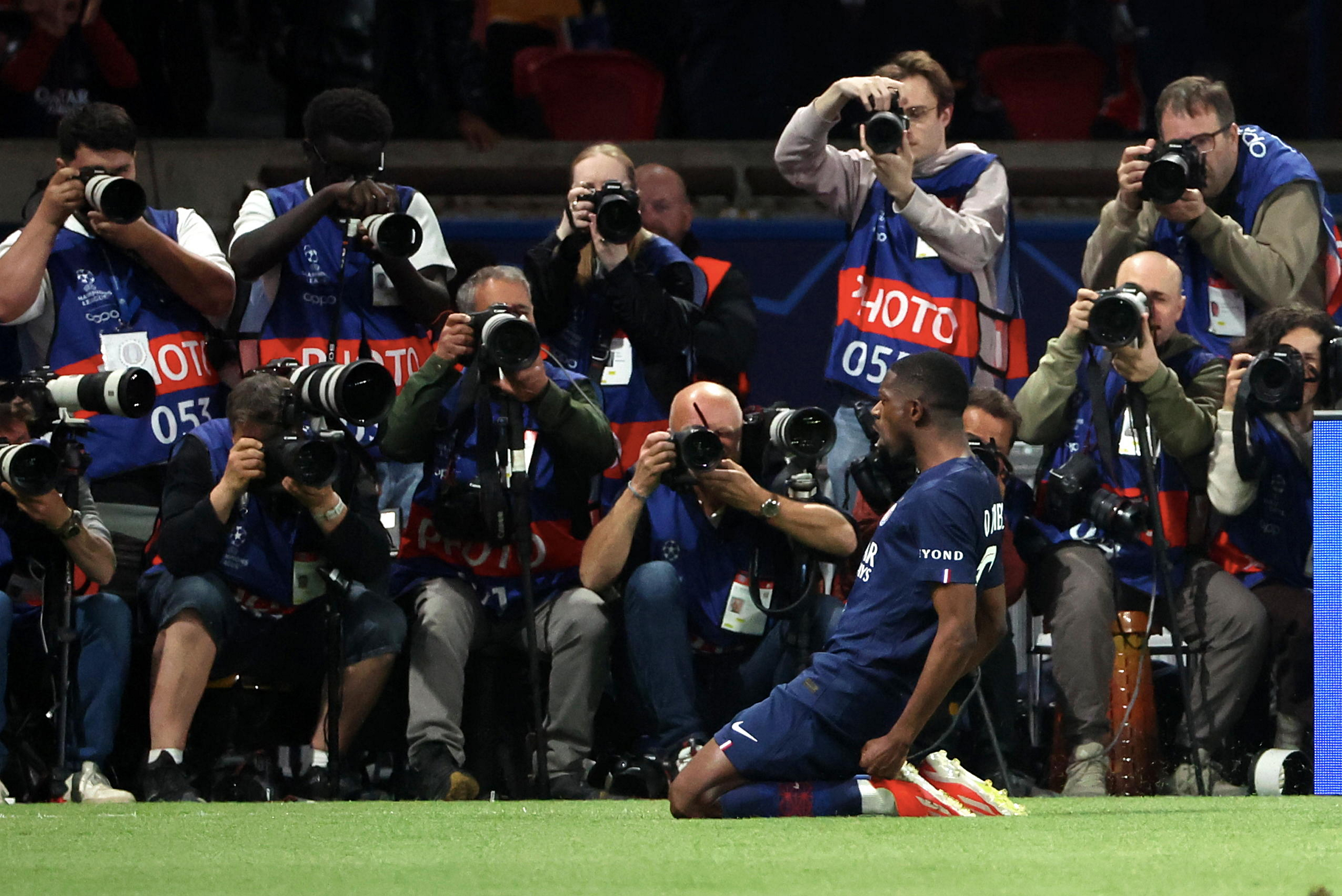 Ousmane Dembele ăn mừng bàn thắng trong trận PSG 5-4 Bayern Munich bán kết UCL 2026