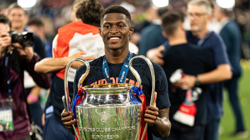 Đội hình tiêu biểu V-League 2025-26 Best XI với 6 đại diện CAHN và Alan Grafite vua phá lưới 14 bàn