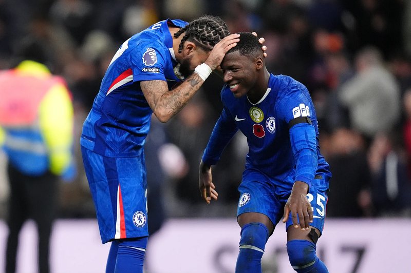 Hargreaves cảnh báo Chelsea trả giá vì chiến lược mua sắm thiếu cân bằng
