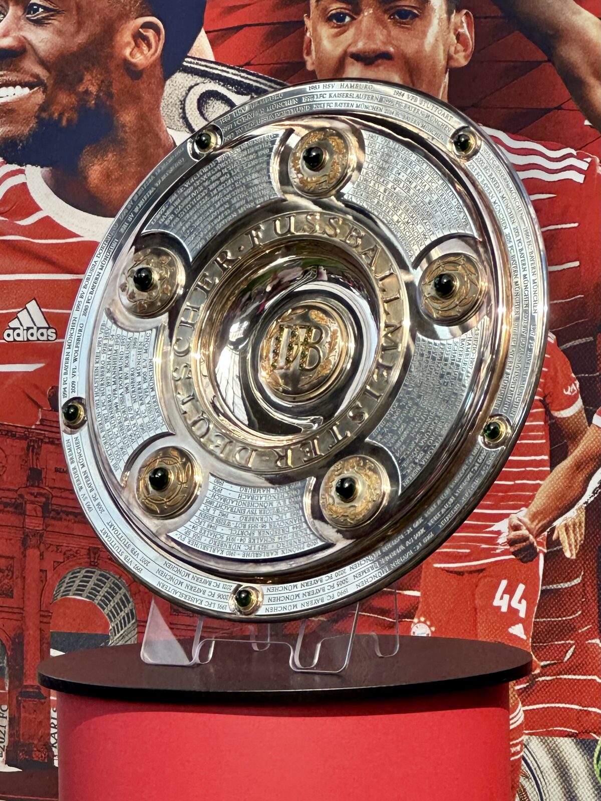 Bundesliga 2025/2026 chang nuoc rut Bayern Munich vo dich